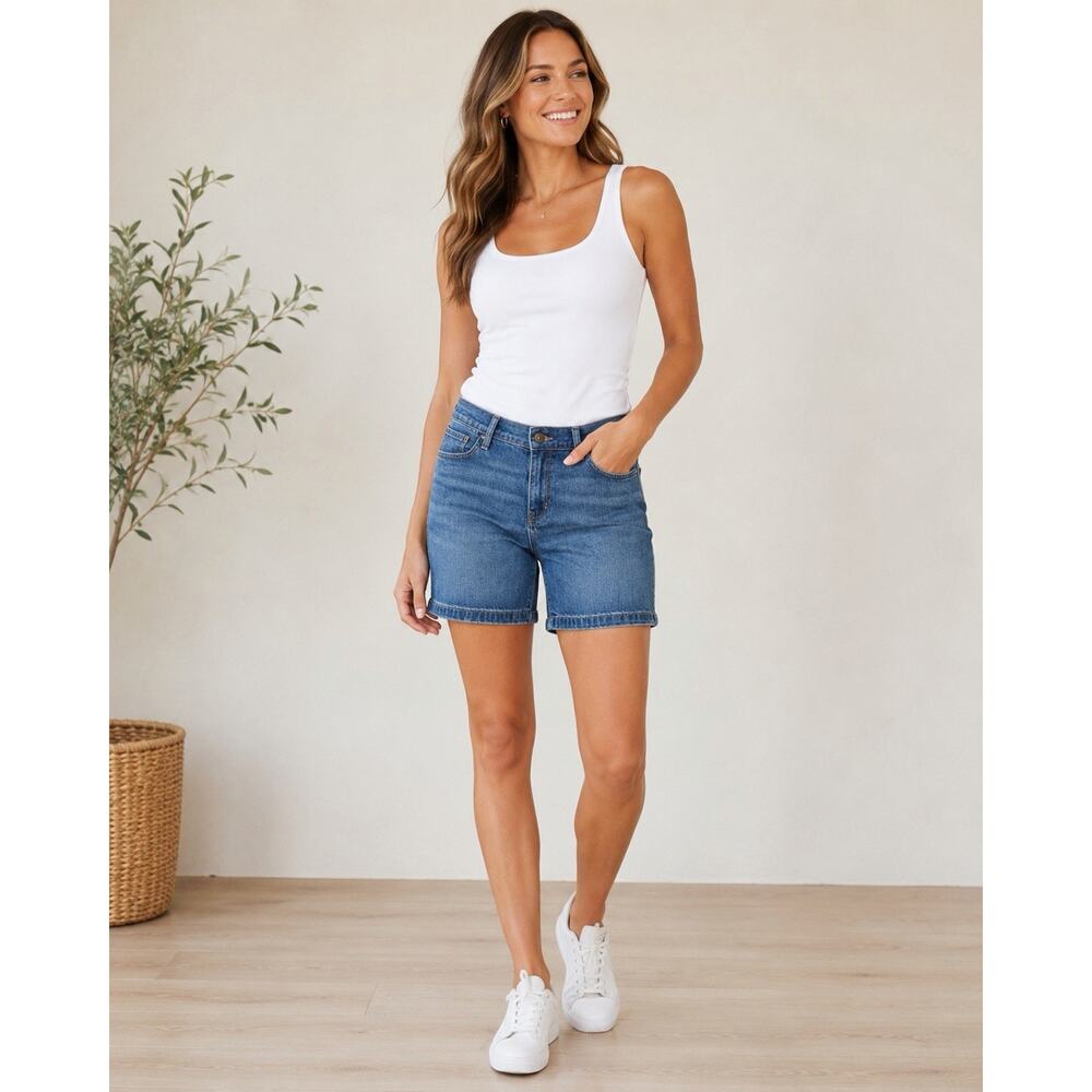 New George And Martha Women’s Mid Rise Denim BermudaShorts Size 37 Medium Wash